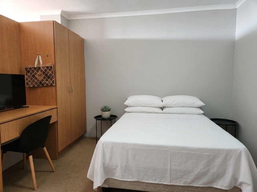 To Let 1 Bedroom Property for Rent in Woodstock Western Cape